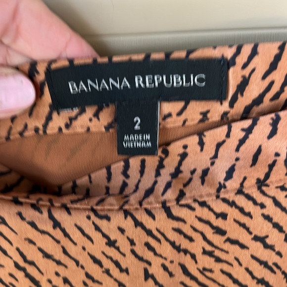 Banana Republic Size 2 Satin Semi Circle Midi Skirt Abstract Animal Print - Picture 4 of 9